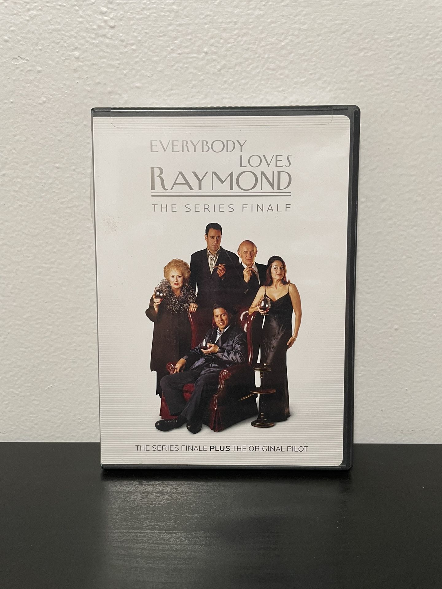 Everybody Loves Raymond Series Finale DVD + The Original Pilot HBO 90s Y2K 2005
