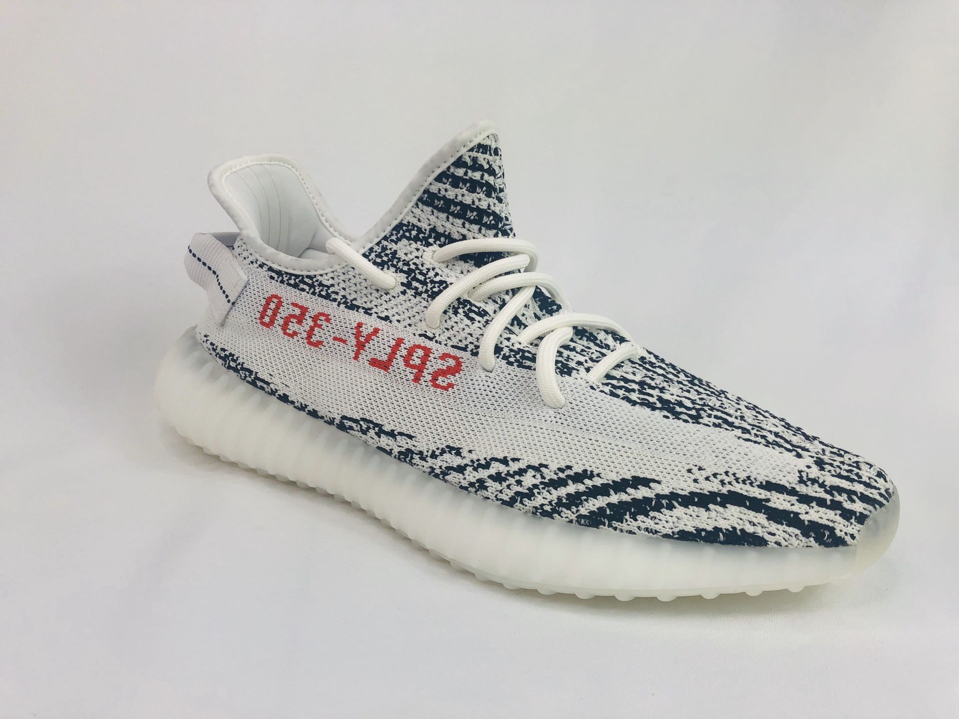 Yeezy 350 V2 Zebra Size 9