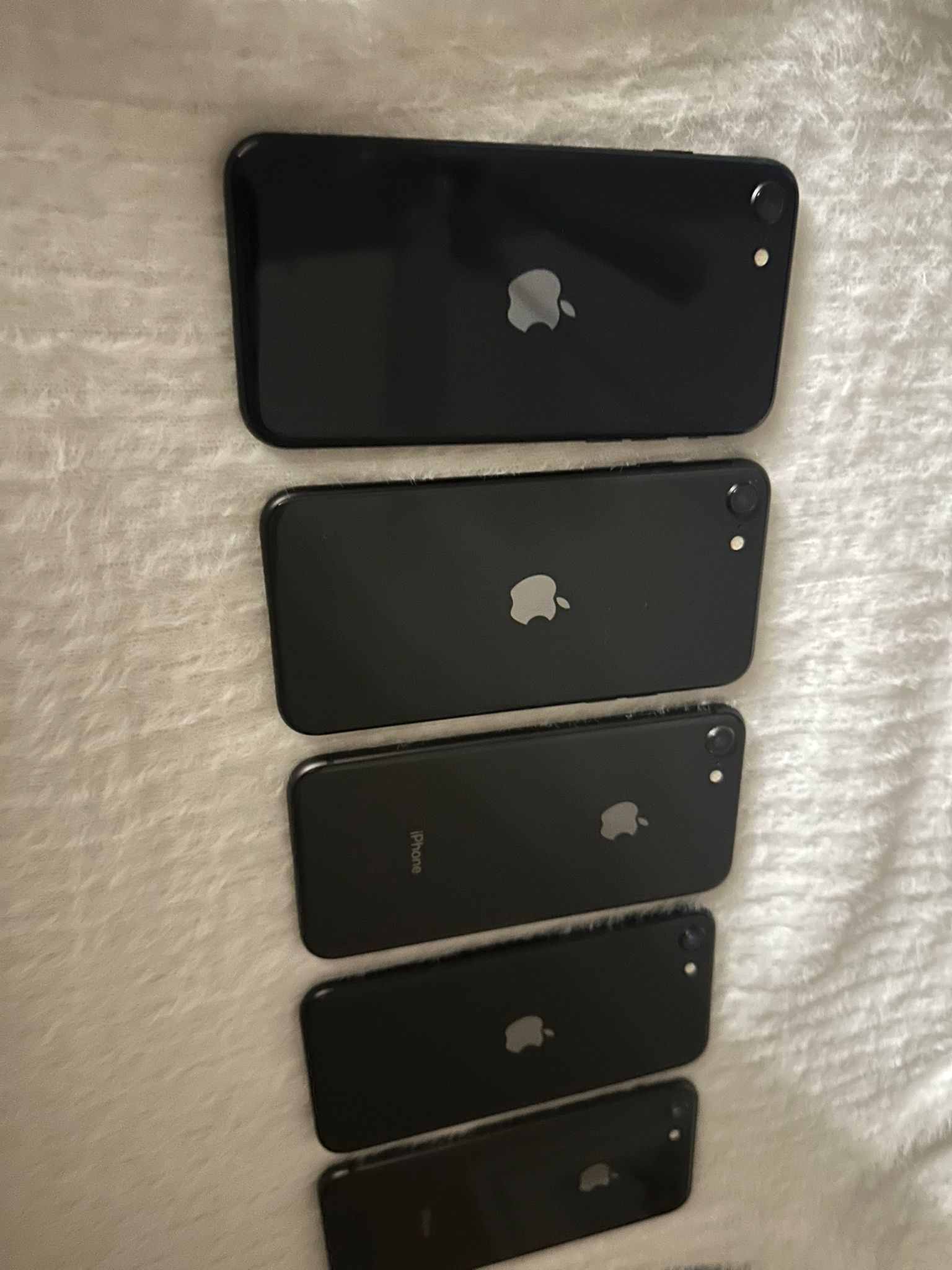 5 iPhones