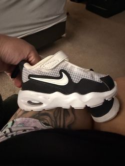 Size 6 toddler shoes used