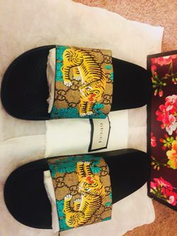 Gucci tiger sandals