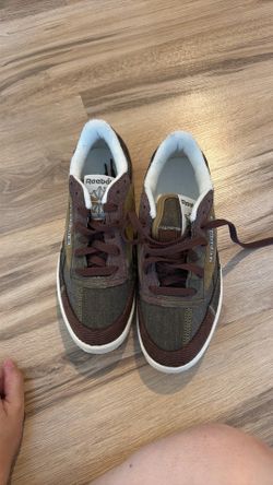 Reebok Sneakers –  (Size Men's 6 / Women's 7.5)
