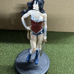 Wonder Woman Statue *No Box, Damaged