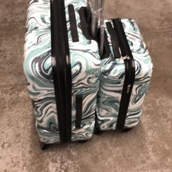 21”and 25” Set of two luggage almost brand new