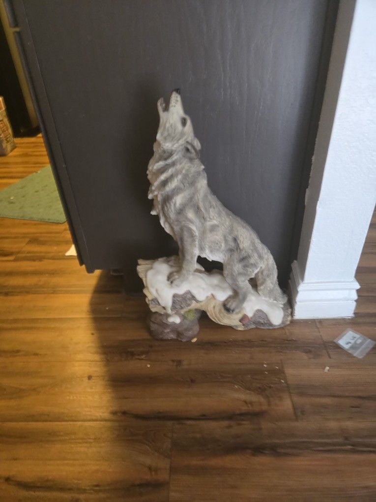 Wolf Statue