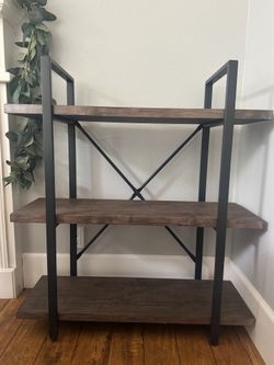 Set of two shelving units or bookcases