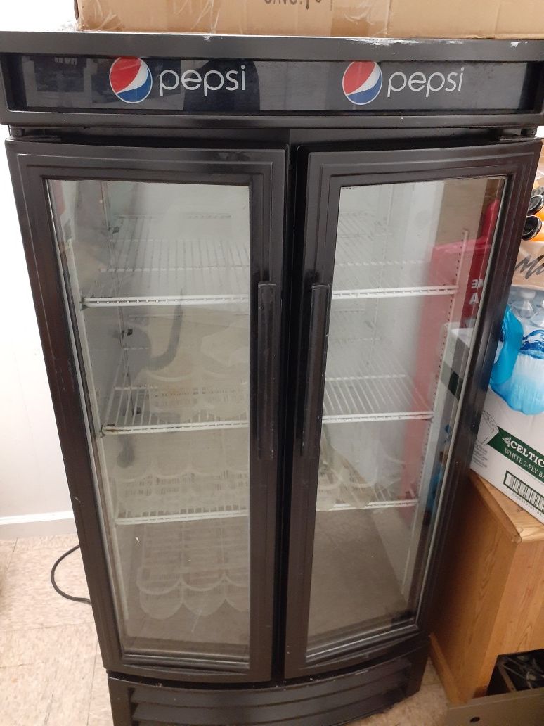 Commercial refrigerator