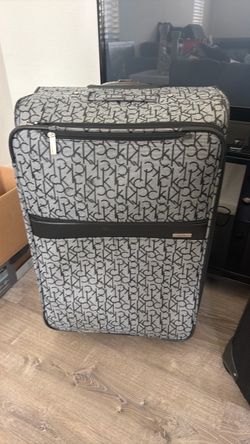 2 suit case bags