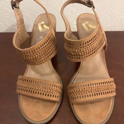 Report Sandels Heels Size 7