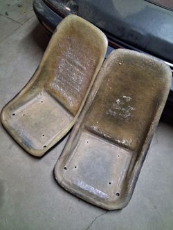 2 fiberglass bucket seats