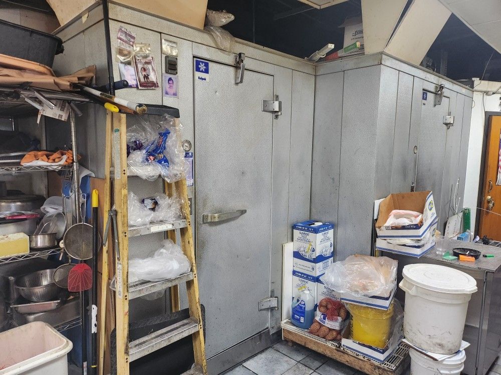 Restaurant Walk In Freezer Self Contained by Kolpak
Looks and works like new