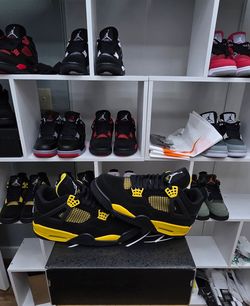Jordan 4 retro thunder 2023 size 8.5 9 Men