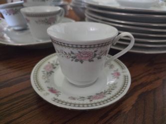 Crescent fine china dinnerware set