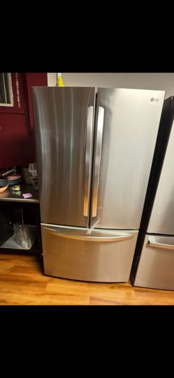 LG fridge w French doors like new