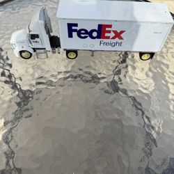 1/50 FedEx Peterbilt 579 Single Axle Day Cab w/ 1 Wabash 28’ Pup Trailers