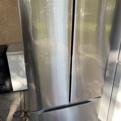 Selling Refrigerator Brand New 
