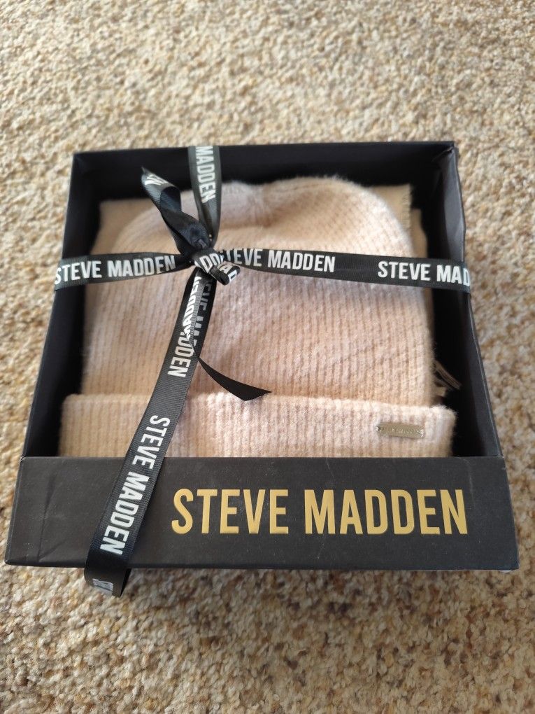 Steve Madden Beanie And scarf set