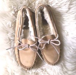 UGG Dakota Slipper Moccasins size 6
