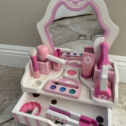 Melissa and Doug Kids Make Up Vanity