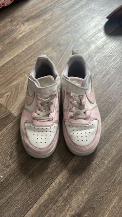 Nike girls shoes pink