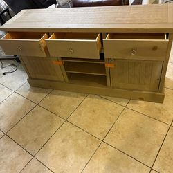 Tv stand really good conditions