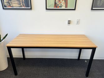 63 X 23.6 And Heigh 29.6 Office Table Really Nice Quality - Excellent Condition