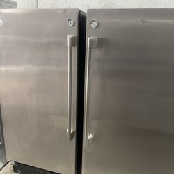 refrigerator  freezer 32 inches ice maker 