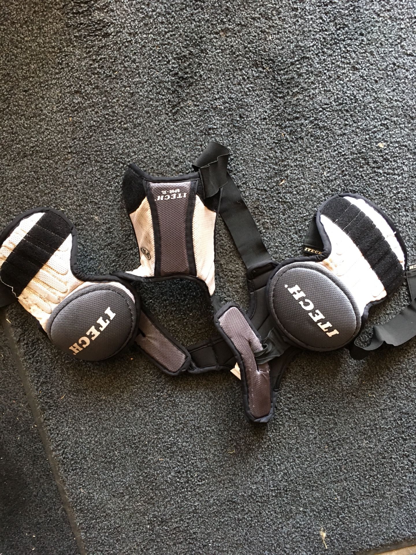 Itech hockey shoulder pads