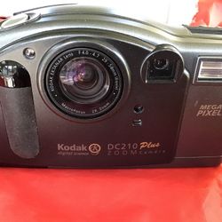 Kodak digital camera DC 210+ it’s zoom camera