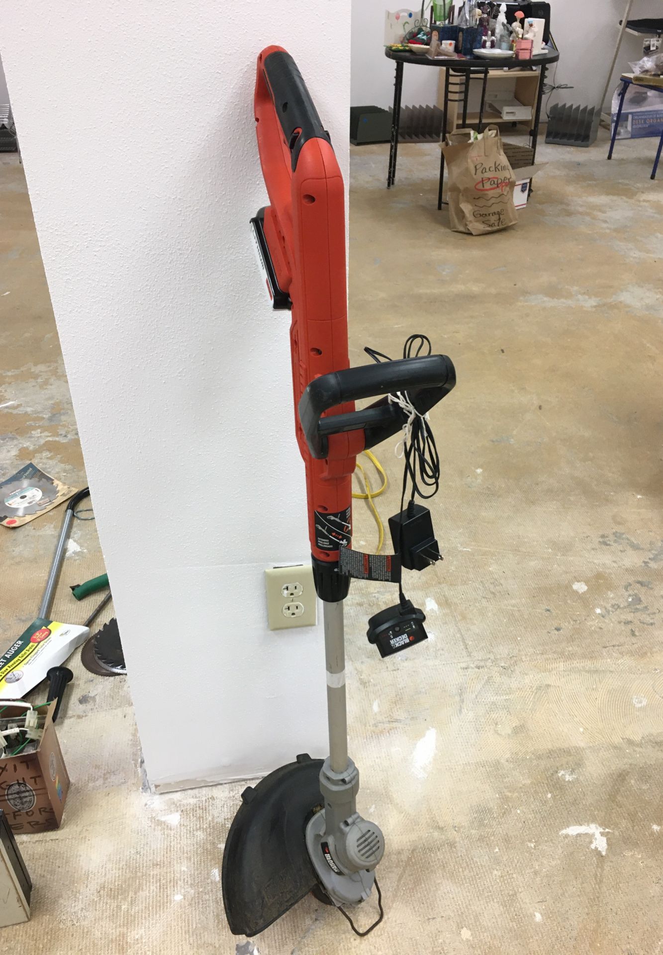 Black & Decker cordless 12” trimmer with battery and charger! Gently used. Works great!