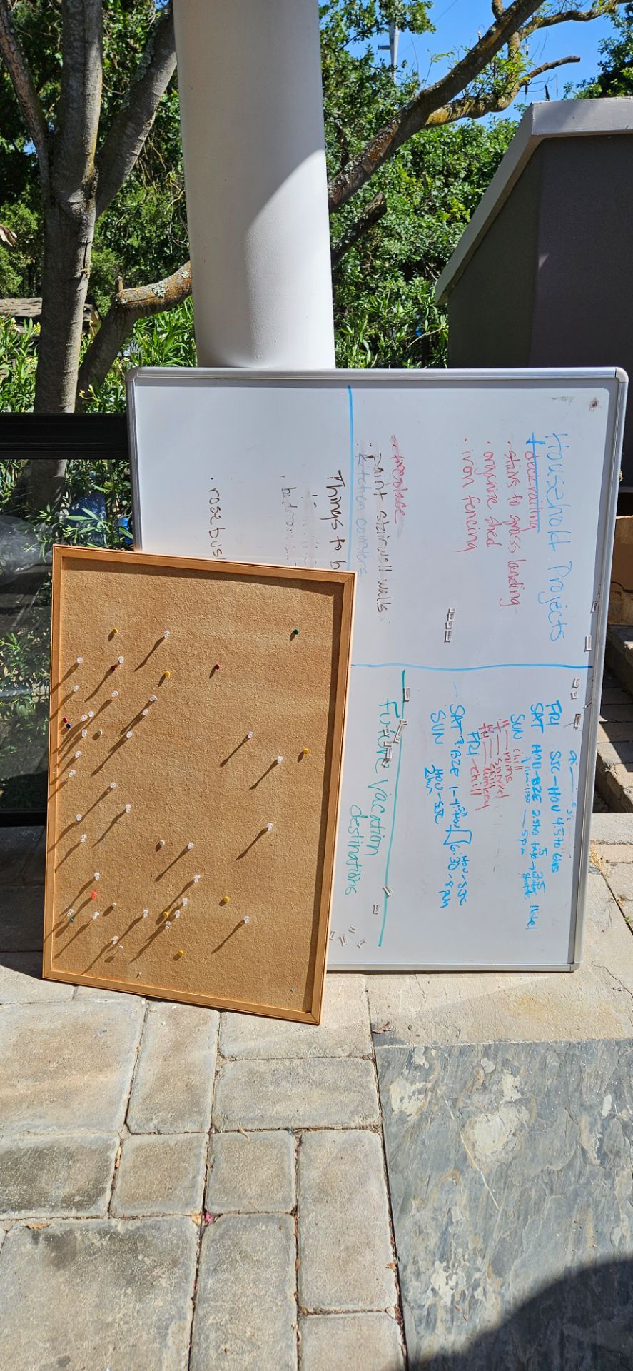 5 white boards / corkboards