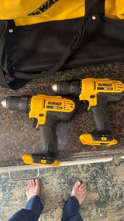 DeWalt 20V Max Cordless Drill Set