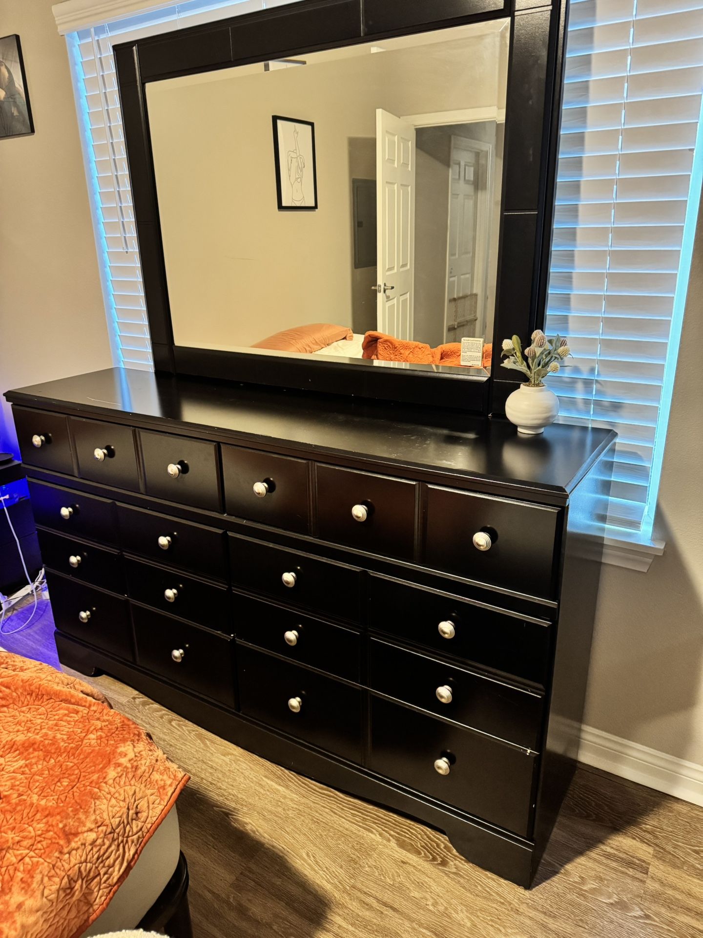 Dresser With Mirror