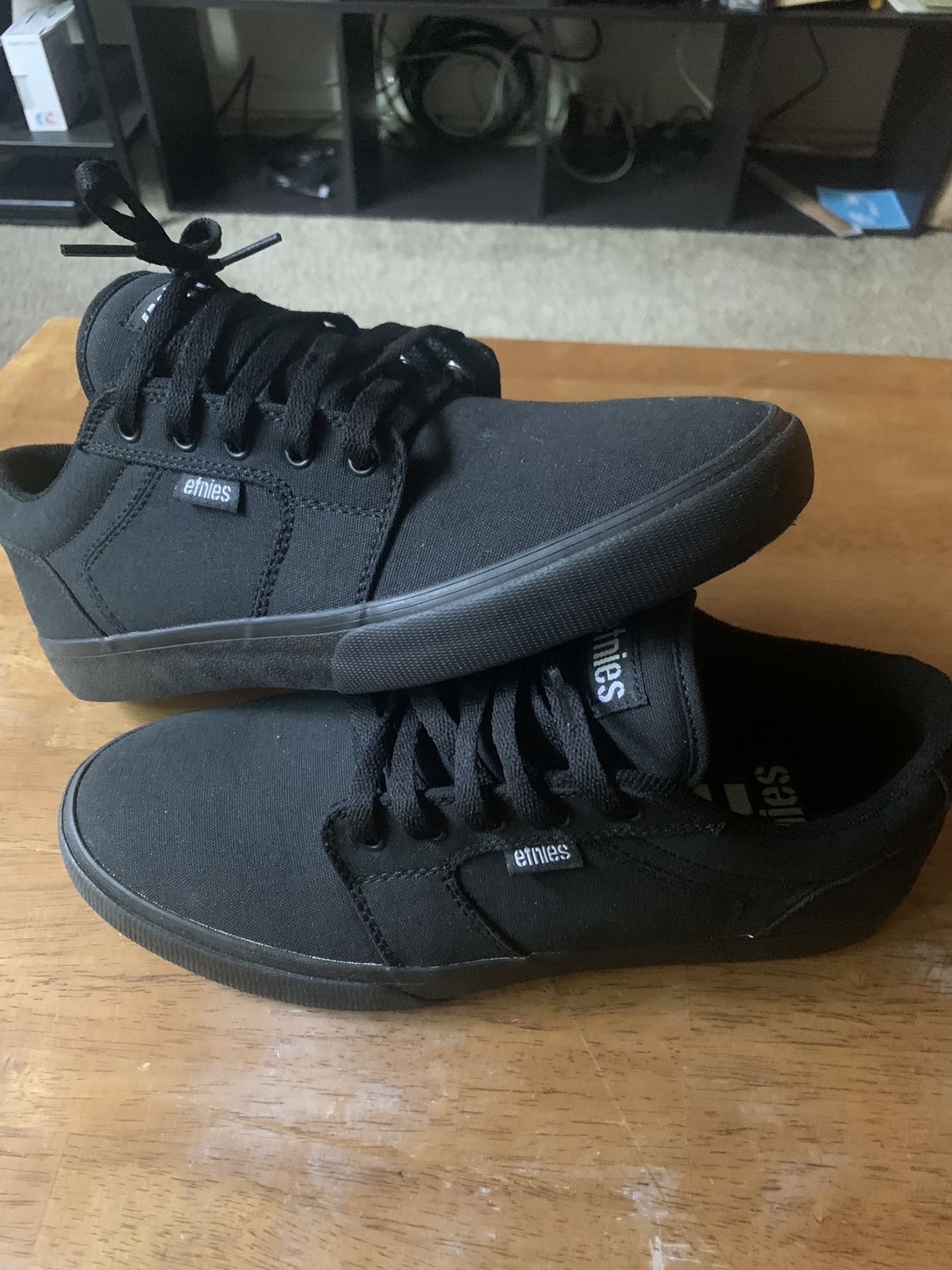 Etnies Shoes 9.5