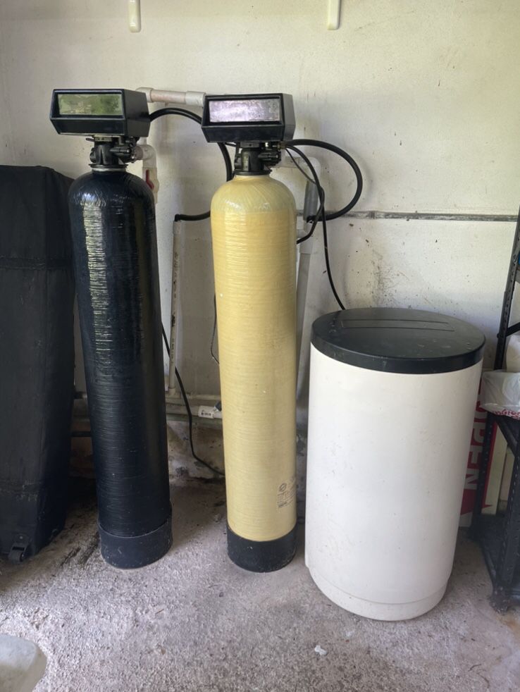 WATER SOFTENER SYSTEM WITH SPRINKLER RUST TANK 