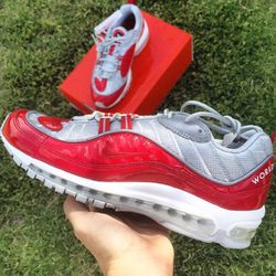 Supreme air max size 9.5 dead stock