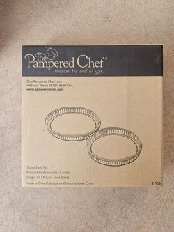 Unused Pampered Chef Torte Pan Set