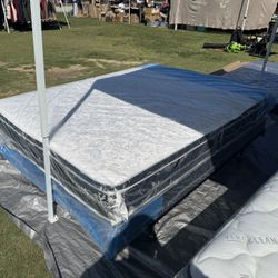 🛏️ Queen Euro Top Mattress – Comfort & Value!