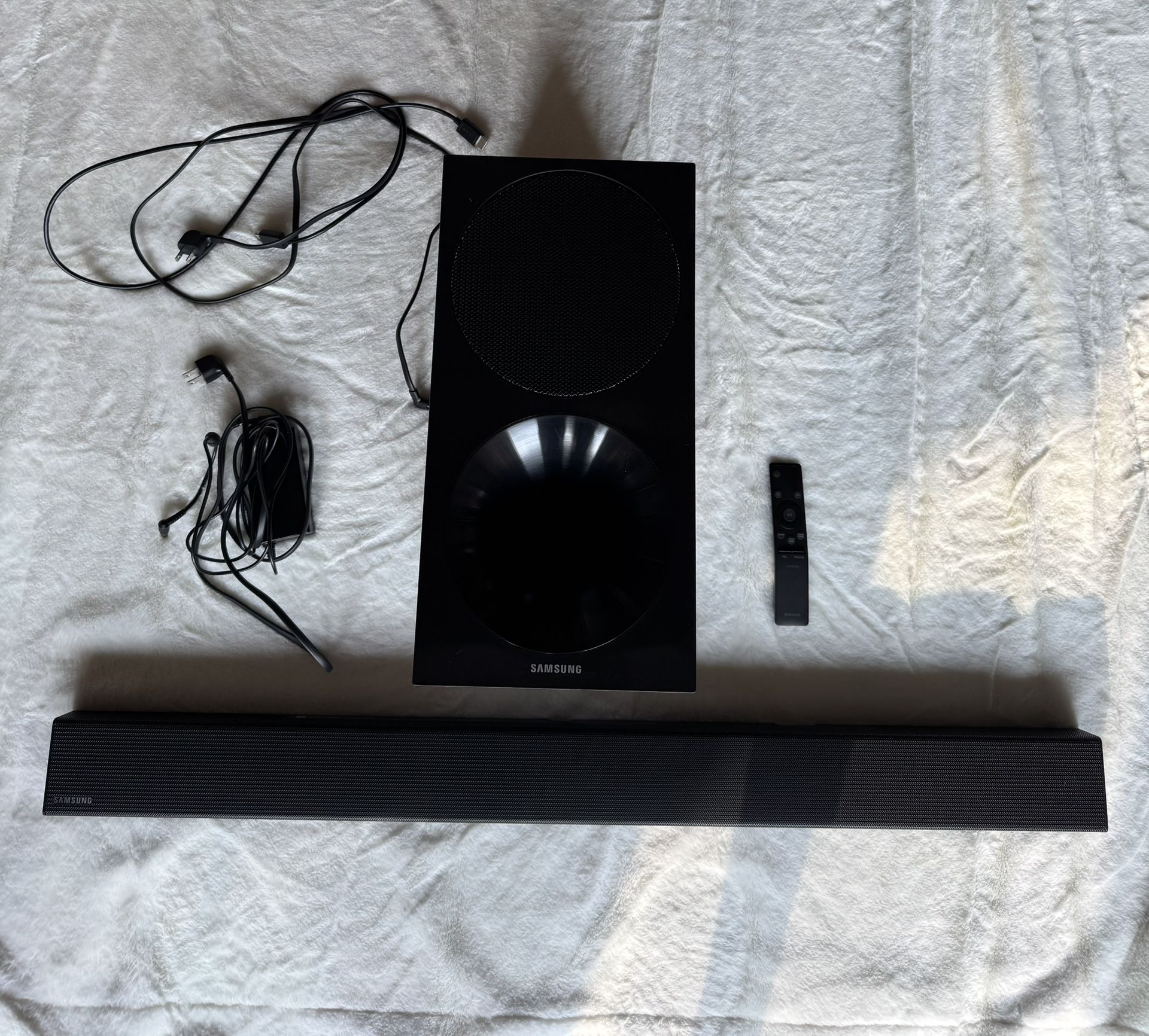 Samsung Woofer and Soundbar Combo