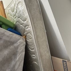 Bunkbeds +one Matress