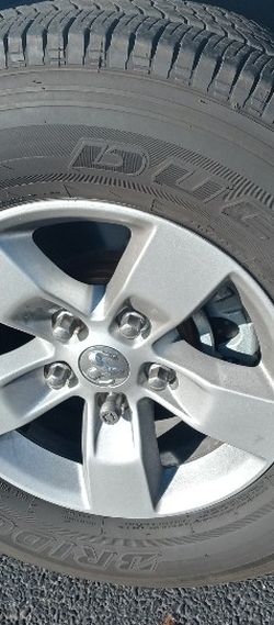 Bridgestone 275/70/17