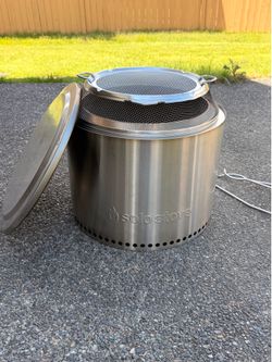 Almost New Solo Stove w/ extras
