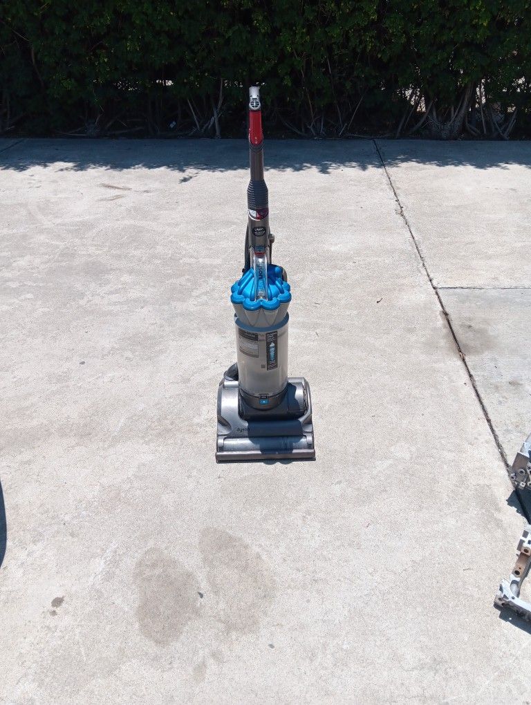 Dyson Vacuum $10.00