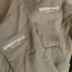 Essentials sweatsuit 