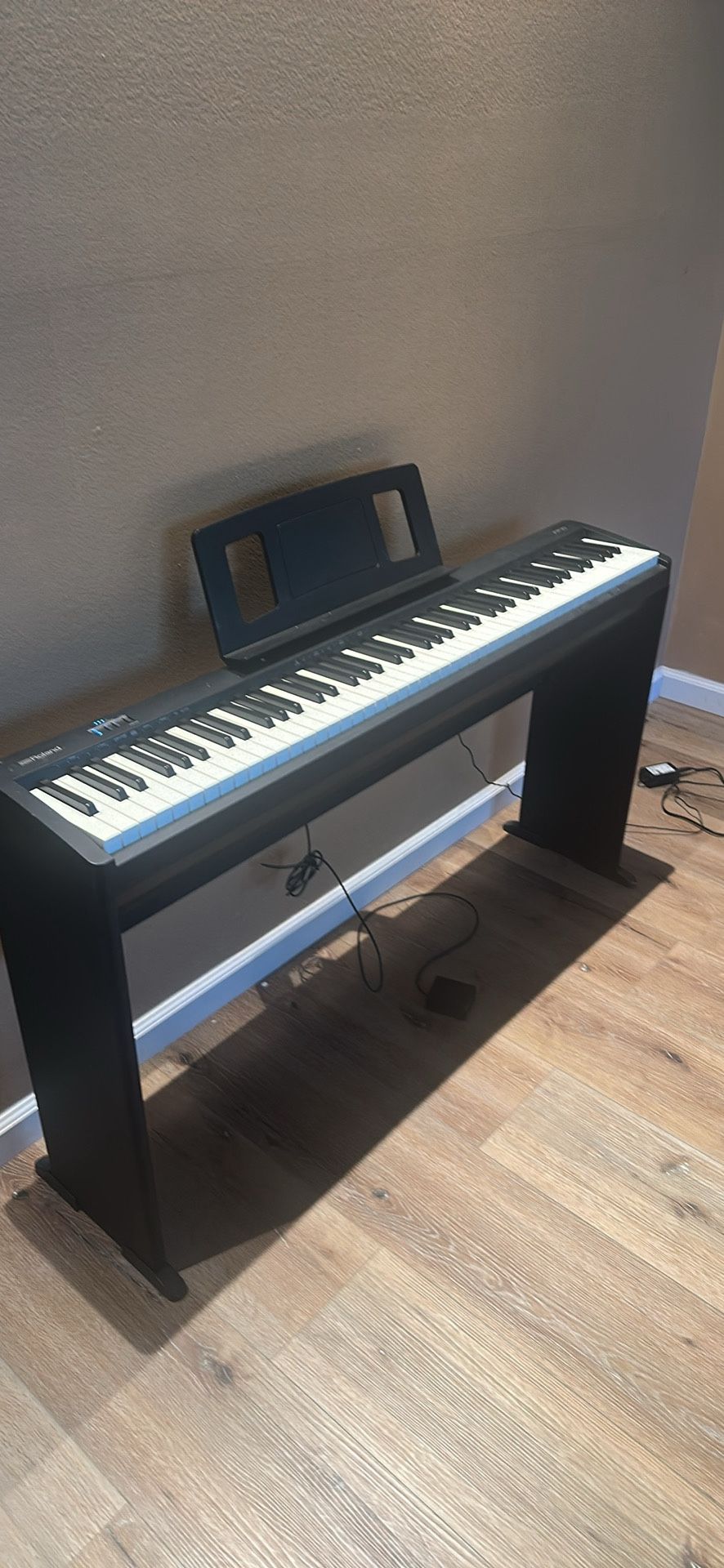 Roland FP-10 Digital Piano – Excellent Condition (No Bench)