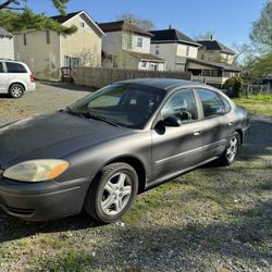 2005 Ford Taurus 