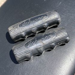 Vintage Schwinn, Chubby Grips, Schwinn Script, Original, Hard but useable, 40s , 50s, Beach Cruiser, Balloon Bike, Located in LaHabra