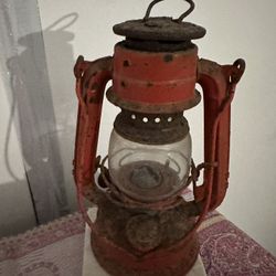 Antique Red Kerosene Lantern – Rustic Farmhouse / Primitive Décor
