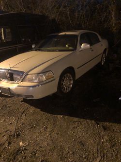 06 Lincoln town car. Parting out