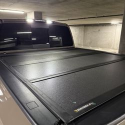 Nissan Titan Bakflip Mx4 tonneau Cover 